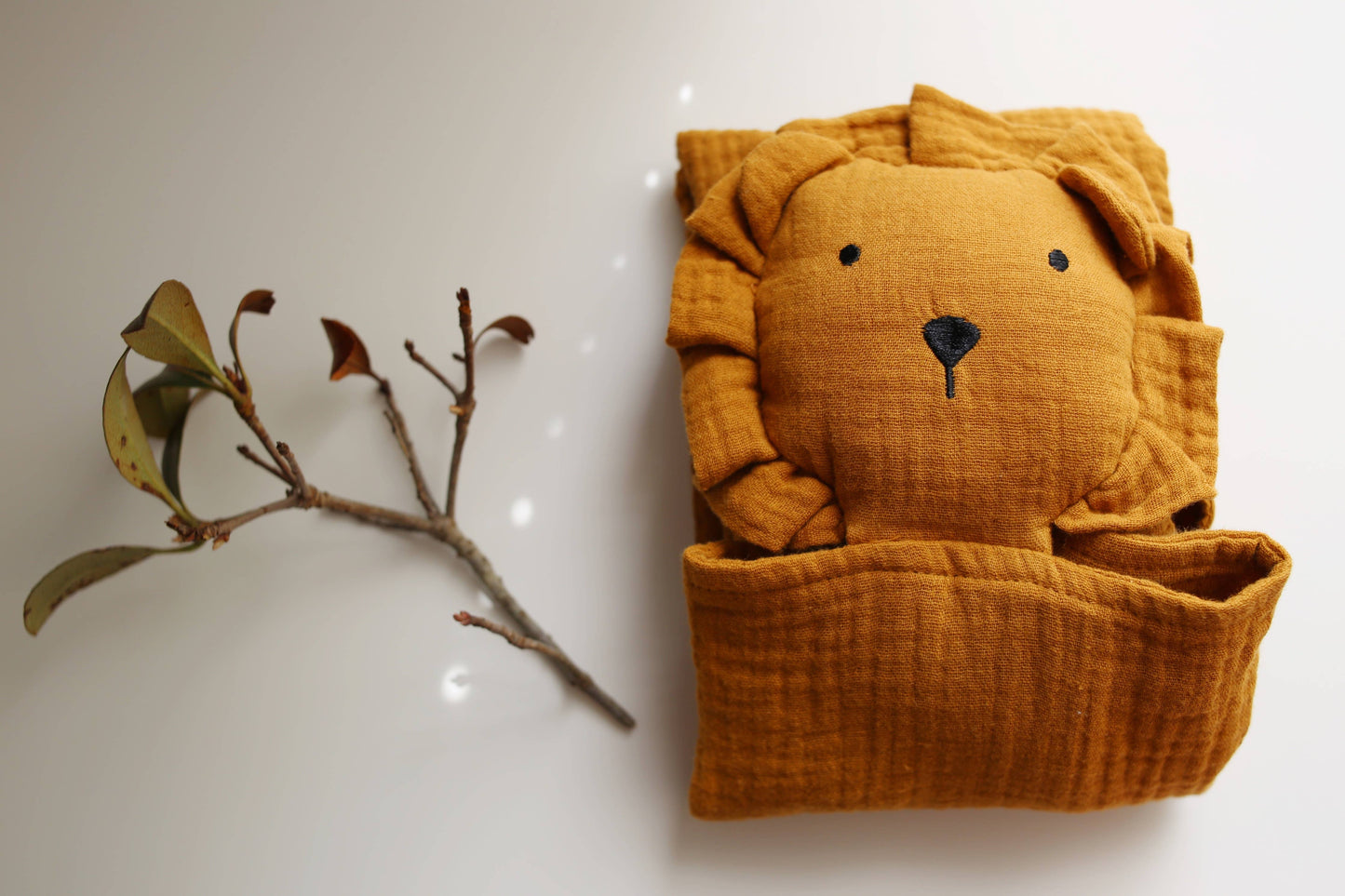 Marlowe & Co - Toffee Lion Lovey Blanket