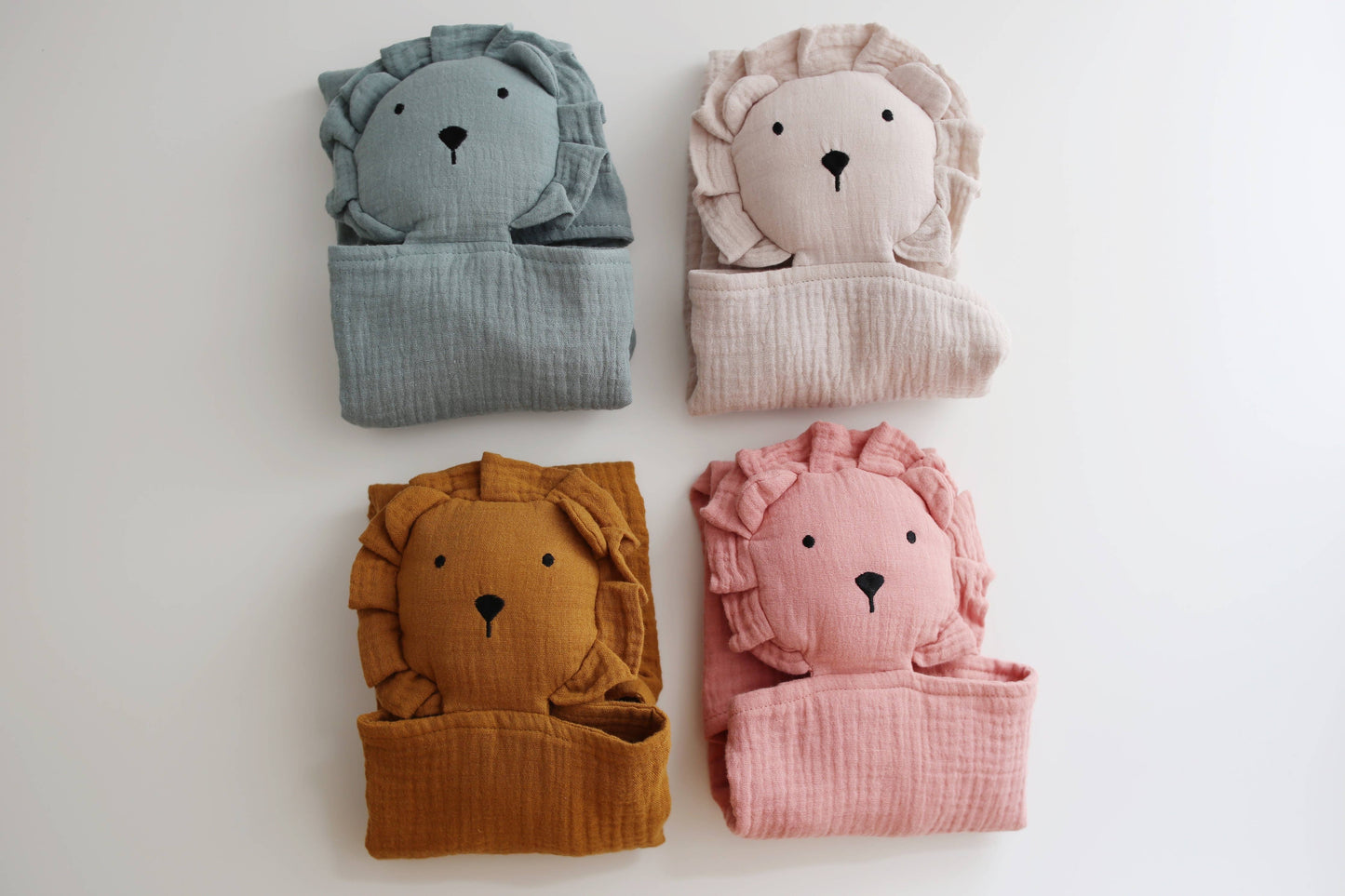 Marlowe & Co - Toffee Lion Lovey Blanket