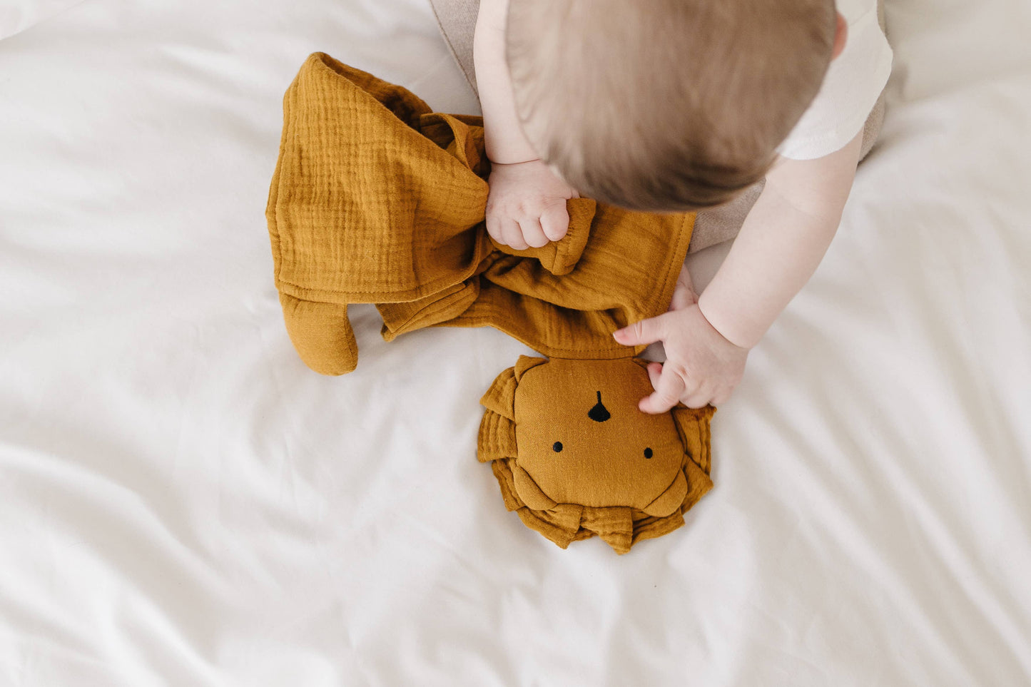 Marlowe & Co - Toffee Lion Lovey Blanket