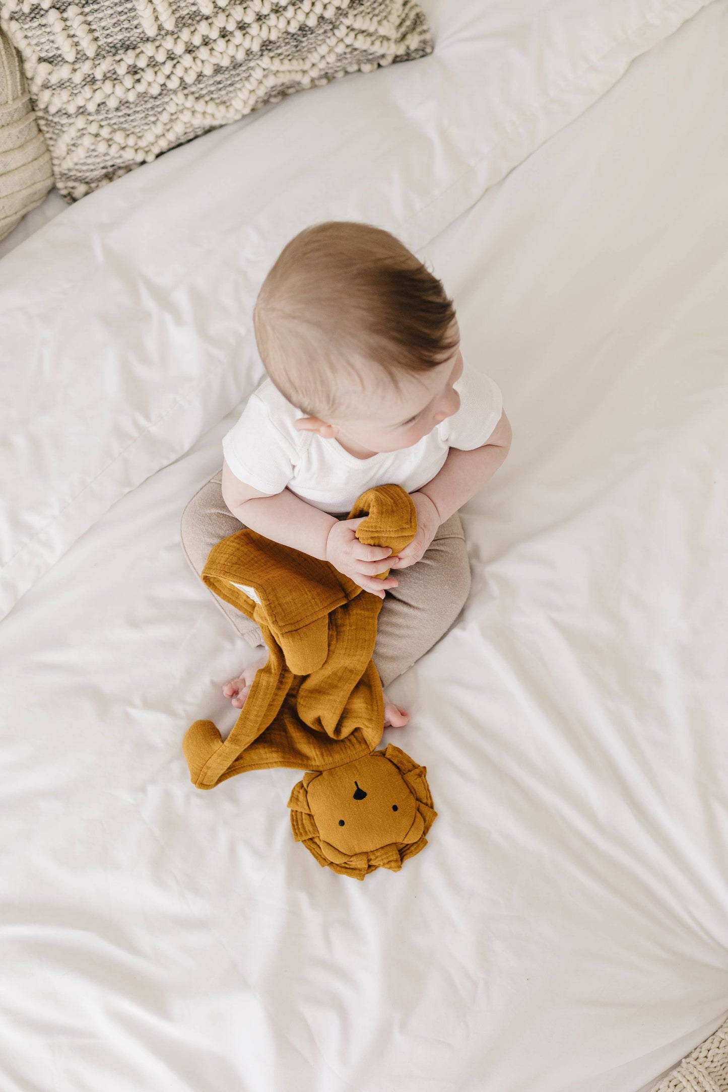 Marlowe & Co - Toffee Lion Lovey Blanket