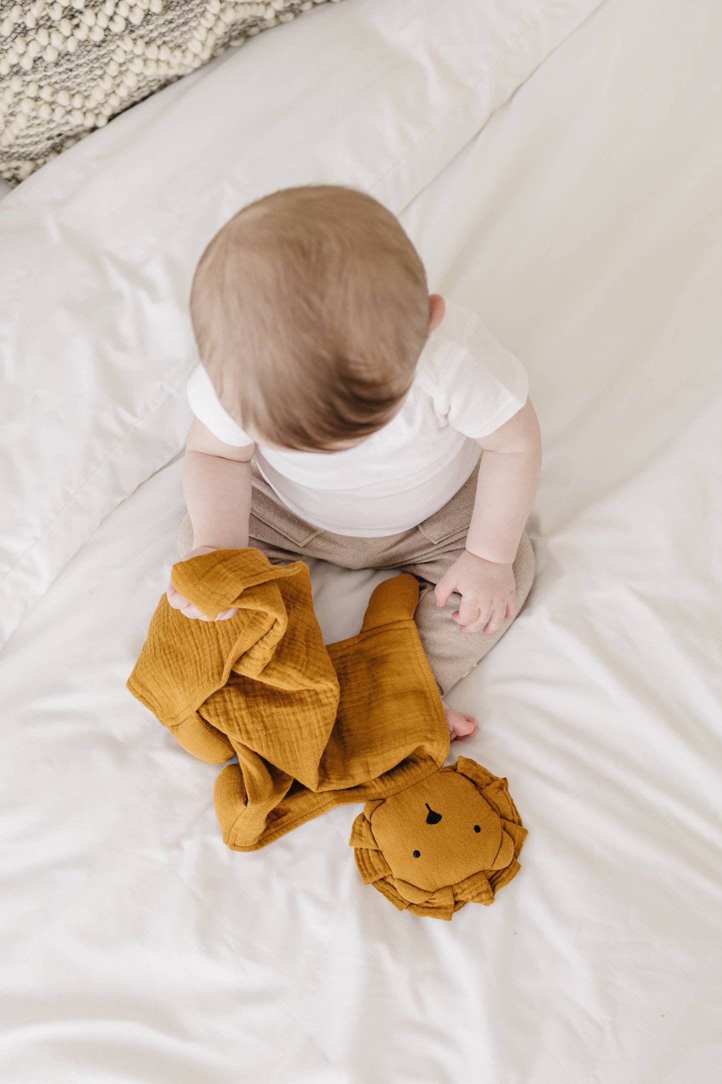 Marlowe & Co - Toffee Lion Lovey Blanket