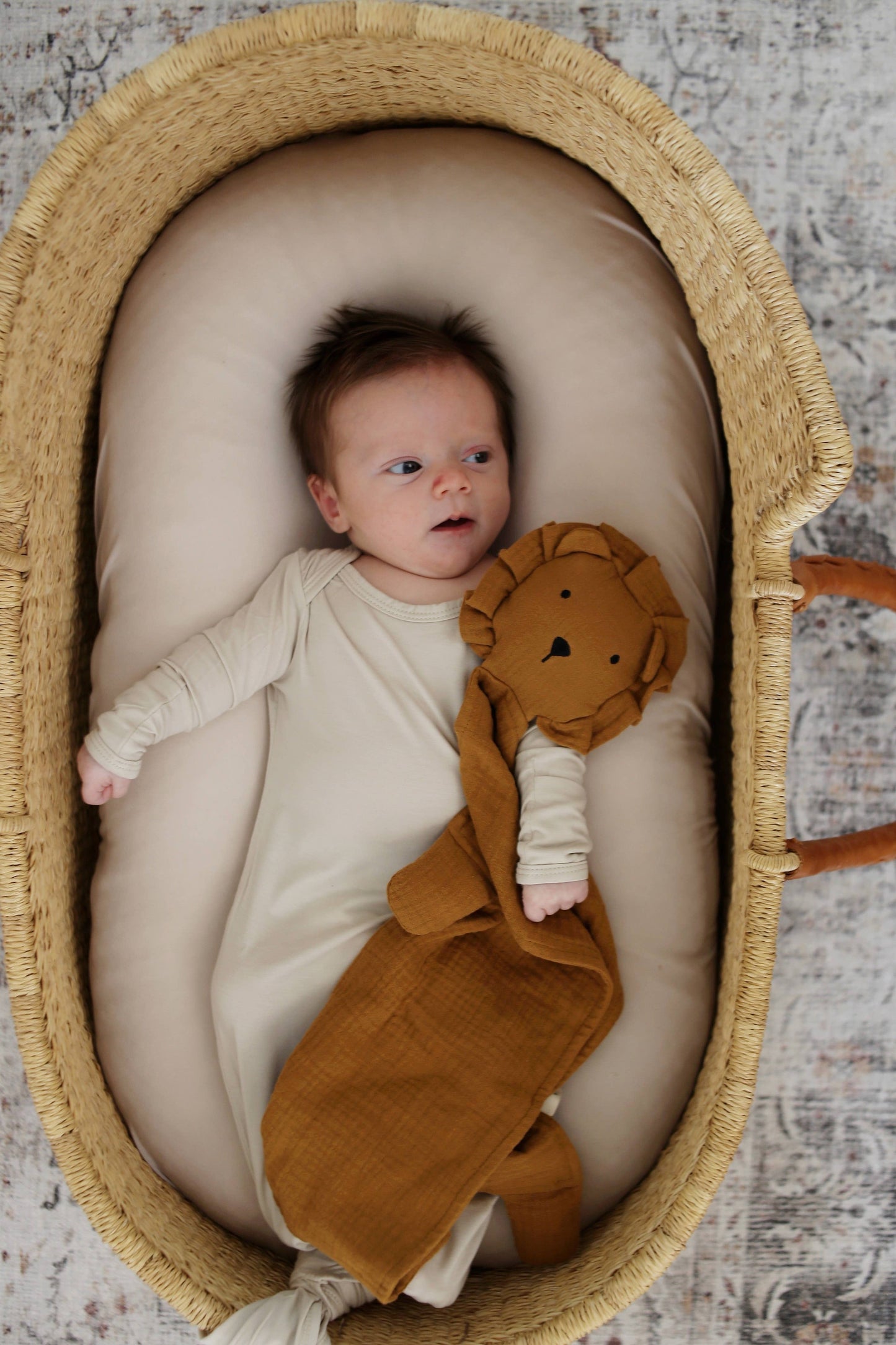 Marlowe & Co - Toffee Lion Lovey Blanket